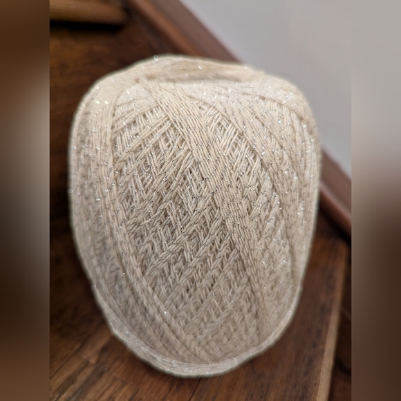 Cream crochet Thread Spool with Silver Accents Approx 1500 Meters - Picture 4 of 10